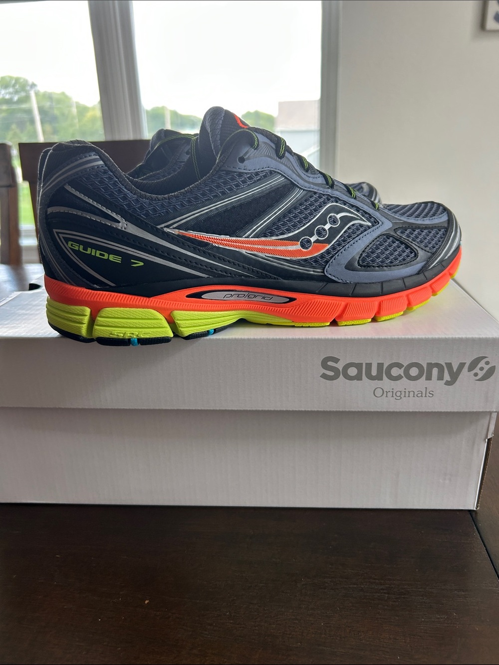 Saucony Mens Progrid Guide 7 NWT